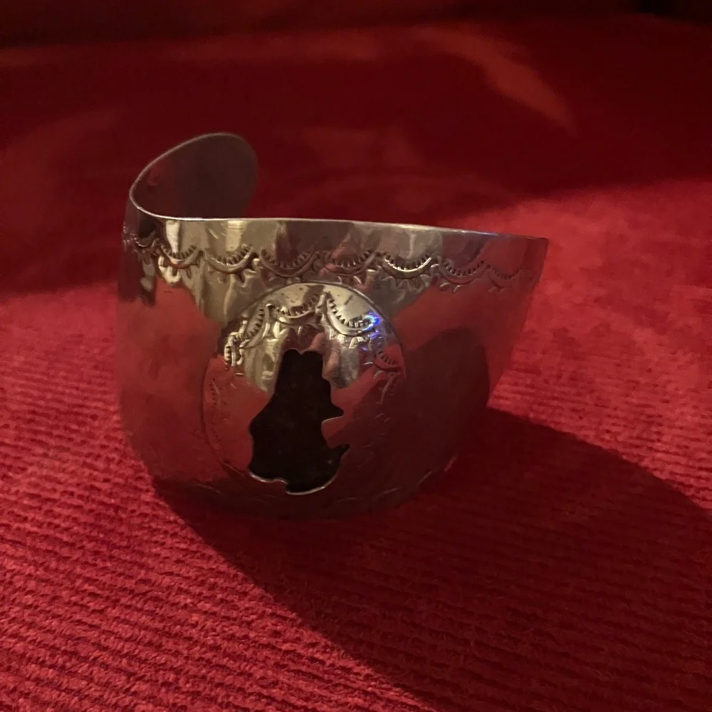 Bracelet - Picture 1 of 2